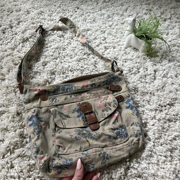 Handbags - Cute vintage floral crossbody bag with adjustable straps and buckle closure bag